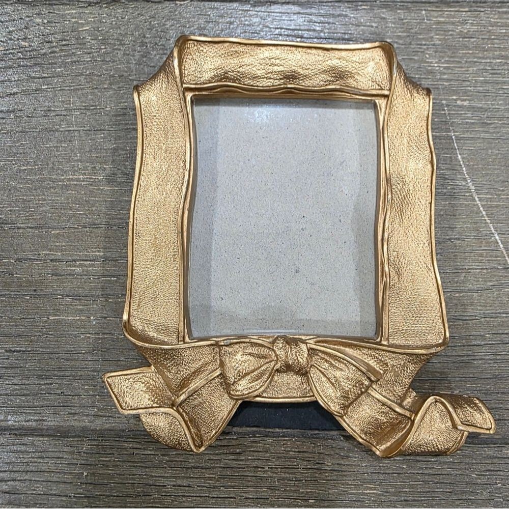 Small Gold Picture Frame W/Ribbon & Bow Design Resin 6x4
